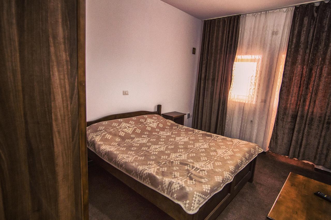 Hanul Ursilor Targu Neamt Exterior foto